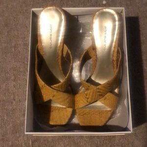 Women’s slip-on color Natural-PS size 10medium price $45